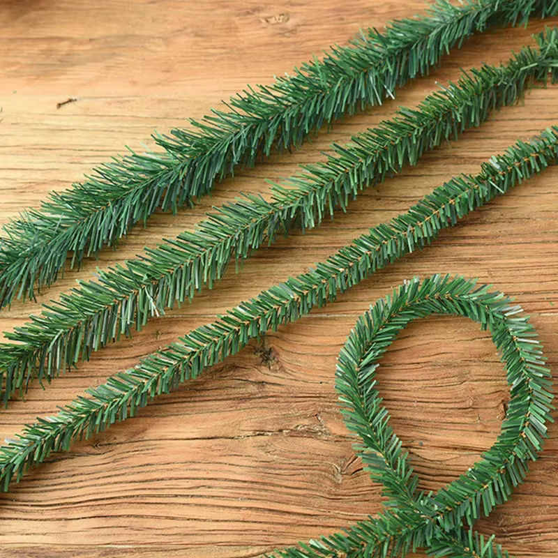 Grüne Kiefern-Weihnachtsgirlande aus Kunststoff und Rattan, 5,5 m hängende Weihnachtsdekoration - Bild 3
