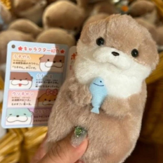 Niedliche Otter mit Fisch Plüschpuppe Schlüsselanhänger 11cm - Bild 1