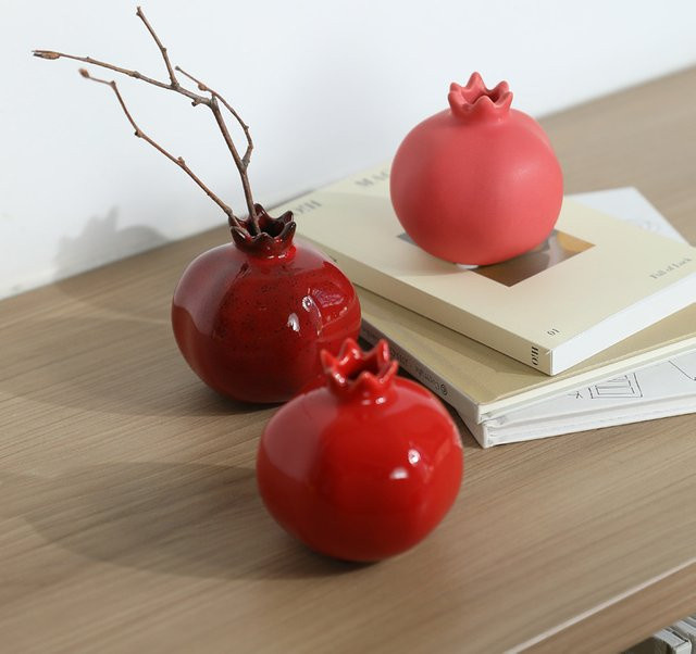 Rote Granatapfelvase aus Keramik von ACRDDK für Blumenarrangements und Hydrokultur - Bild 1