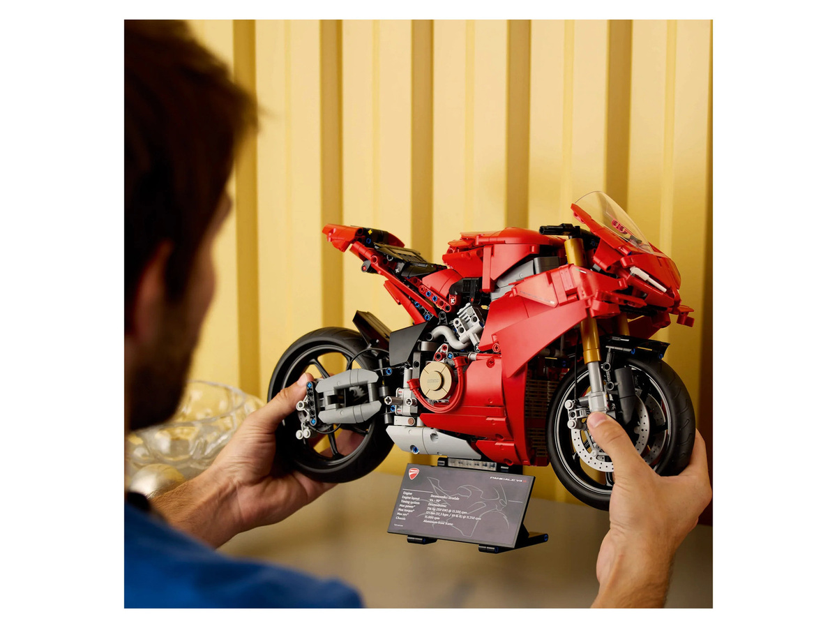 LEGO Technic Ducati Panigale V4 S Motorrad - Bild 4