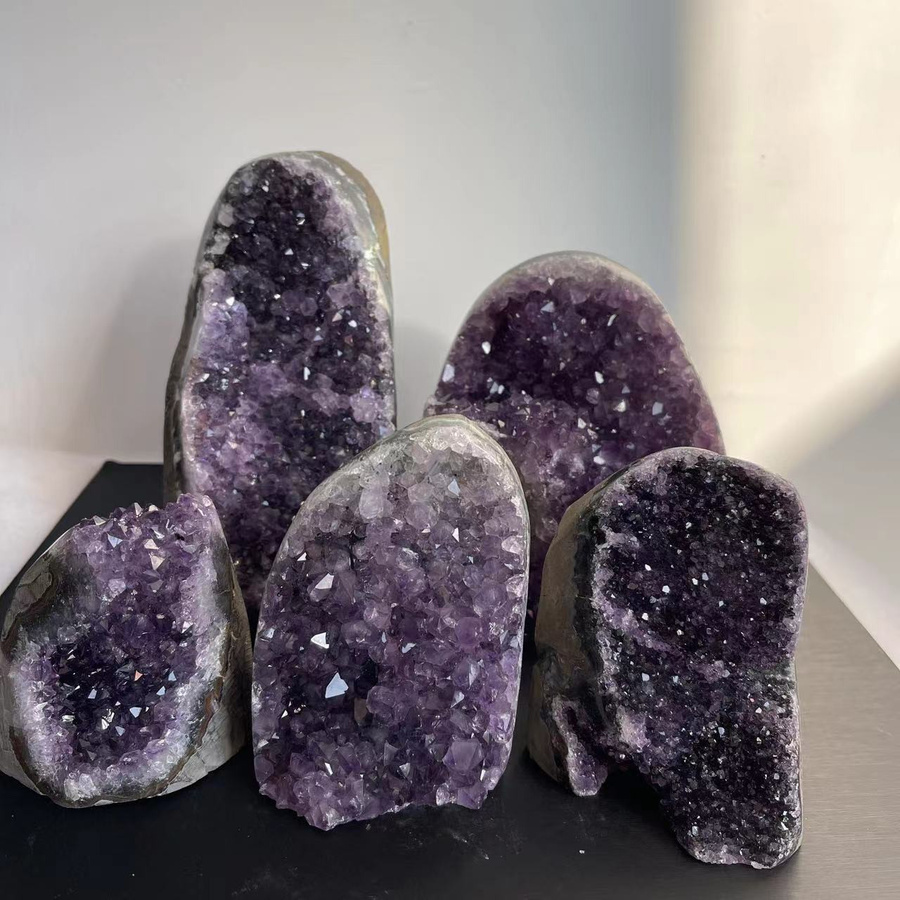 Natürlicher Amethyst-Kristallcluster von MOMO MARKET in Lila als Deko-Stein für Feng Shui, Gewicht: 900-1100g - Bild 2