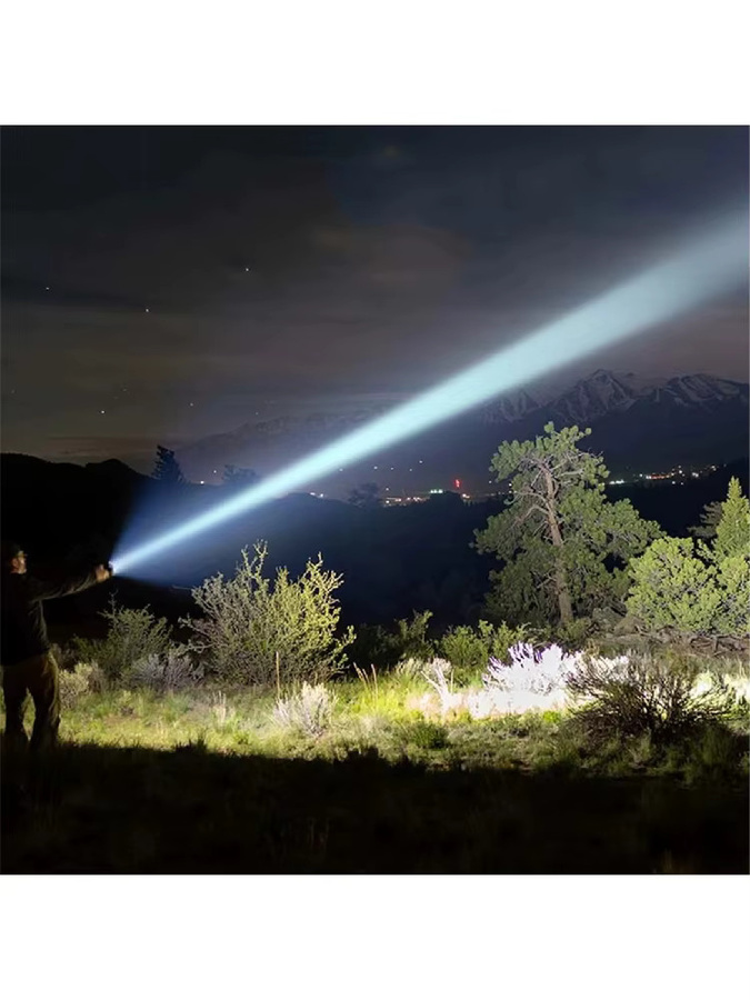 BOFOP Mini-LED-Taschenlampe XHP50 in Schwarz mit USB-Ladefunktion und 1200 mAh Akku - Bild 7