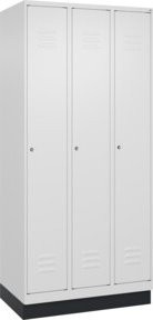 C+P Spind Classic PLUS Spind mit Sockel, 3 Abteile, Farbe Grau/Weiß, B/H/T: 90 x 195 x 50 cm, mit Zylinderschloss und 4 Garderobenhaken - Bild 1