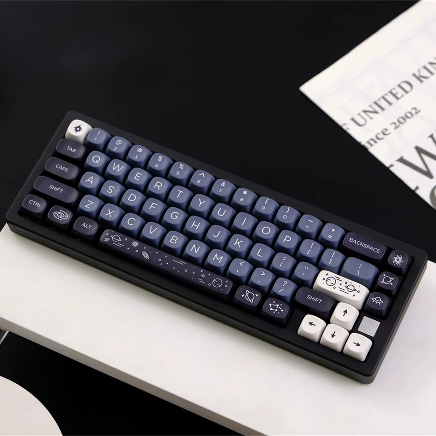 MOA Profil PBT Tastenkappen in Weiß und Multicolour mit Milchstraßen-Design, fünfseitige Sublimations-Tastenkappen für Cherry und Gateron MX mechanische Tastaturen - Bild 2