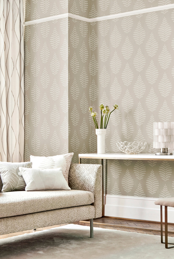 Harlequin Tapete Lucielle Chalk/Linen mit floralem Botanical-Design in Beige, Silber und Grau aus Vlies - Bild 1