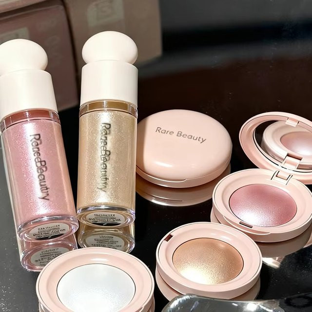 Rare Beauty Positive Light Liquid Luminizer Highlighter - Bild 1
