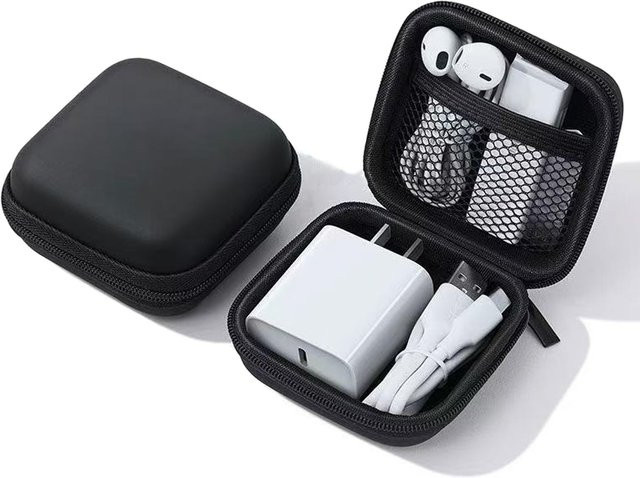 Wasserdichte Reise-Aufbewahrungstasche als Mini-Kabel-Organizer und Ladegerät-Tasche in Schwarz oder Grau - Bild 1