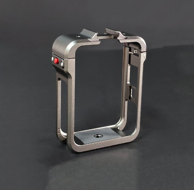 Metallkäfig für DJI OSMO 360 Schutzrahmen mit Schnellverschluss, Kaltgewindeschuh und 1/4 Zoll Anschluss sowie faltbarer Halterung - Bild 1