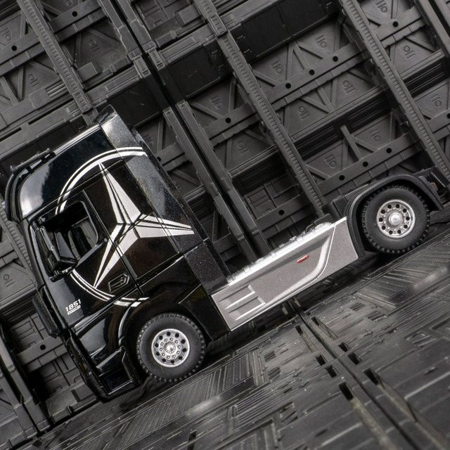 WELLY Actros LKW Modellauto, 1:36, Metall, Schwarz - Bild 1