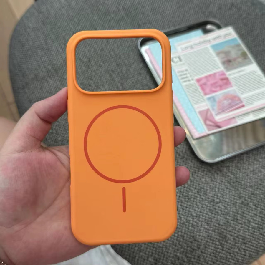 Apple Silikonhülle mit MagSafe für iPhone 17 Pro Max, 17 Pro und 17 Air in Orange - Bild 1