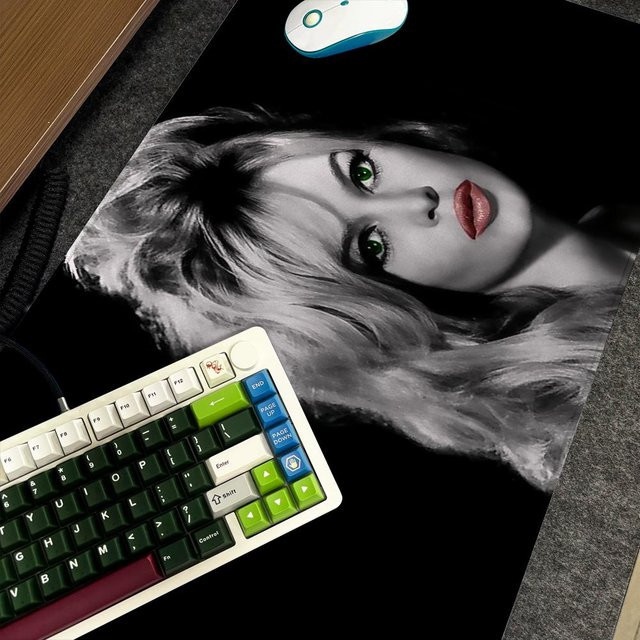B-Brigitte B-Bardot Mauspad XXL rutschfeste Schreibtischunterlage im Art Design, B/B: 90 x 40 cm, Schwarz/Mehrfarbig - Bild 1