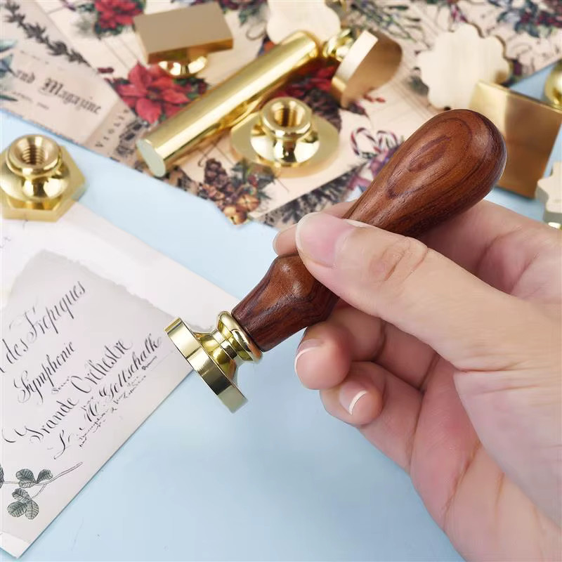 Antiker Siegelwachsstempel aus Metall und Holz in Gold für DIY-Handwerk und Umschlagversiegelung - Bild 2