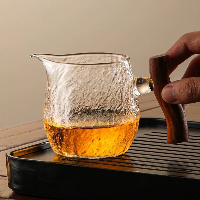 BenRussell Teekanne aus gehämmertem Glas mit Holzgriff, transparent, 330 ml - Bild 1