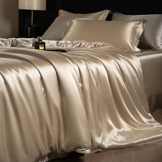 Bin Chi Textiles Bettbezug-Set aus Maulbeerseide in Beige, 3-teiliges Set bestehend aus einem Bettdeckenbezug und Kissenbezügen, B/H: 150 x 200 cm - Bild 1