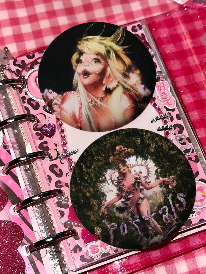 Mesuca Melanie Martinez Portals Cartoon-Abzeichen in Multicolor, rundes dekoratives Accessoire - Bild 6