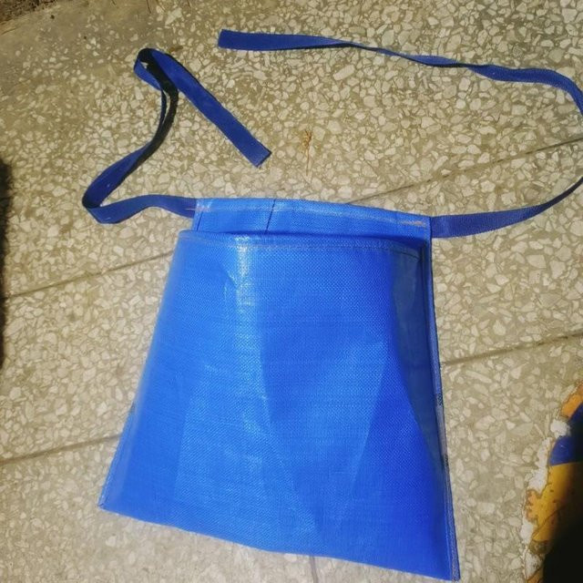 Landwirtschaftliche Pflückschürze von HaiKouLiJinHaiKeJiYouXianGongSi in Blau mit Taillenband und Pflücktasche für Obst und Gemüse, B/T: 40 x 40 cm - Bild 1