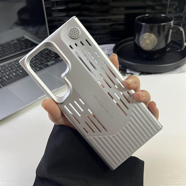 Stoßfeste Handyhülle mit Wärmeableitung für Samsung Galaxy S23 Ultra und S24 Ultra in Klingenform aus galvanisiertem Metall und PC, erhältlich in Silber, Gold, Pink und Lila - Bild 1
