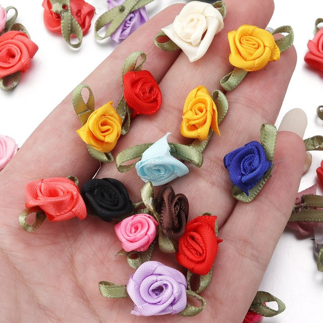50 Stück Satinband-Rosenblumen mit grünen Blättern in Pink und Multicolour für DIY-Dekorationen, Nähen und Hochzeiten - Bild 1