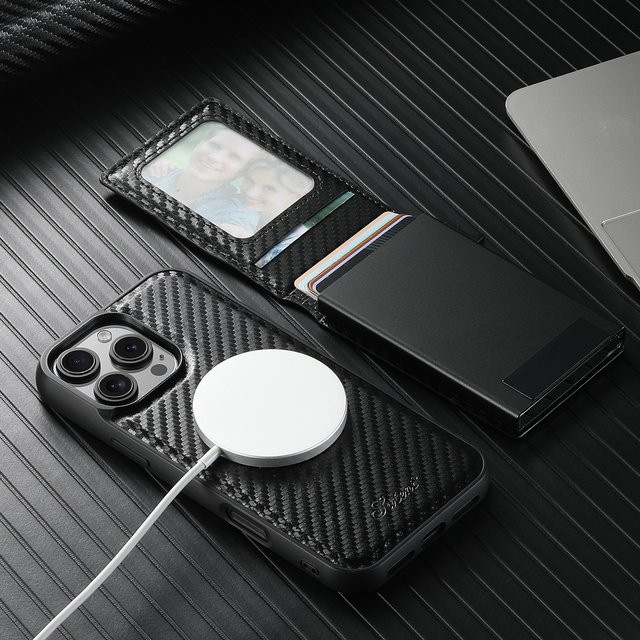 Suteni 2-in-1 Magnetische Handyhülle aus Kohlefaser-Leder mit Kartenhalter und MagSafe für iPhone 17 Pro Max, 16 Plus, 15 und 14 in Schwarz - Bild 1