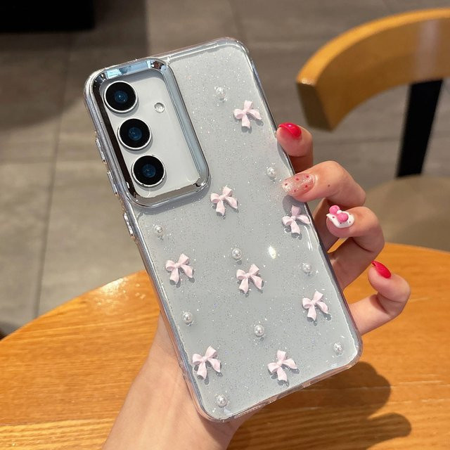 Glitzernde Samsung Handyhülle mit 3D rosa Schleife und Perlen in Pink und Transparent für Samsung Galaxy S25 S24 S23 Ultra Plus FE A56 A36 A26 A16 A55 mit Objektivring und Stoßstangenabdeckung - Bild 1