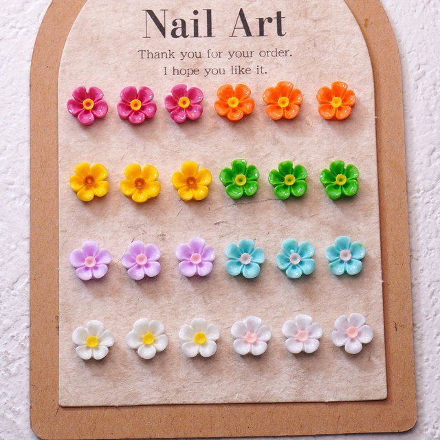 Nagelzubehör Blume, 9 mm, Cartoon, 50/100 Stück - Bild 1