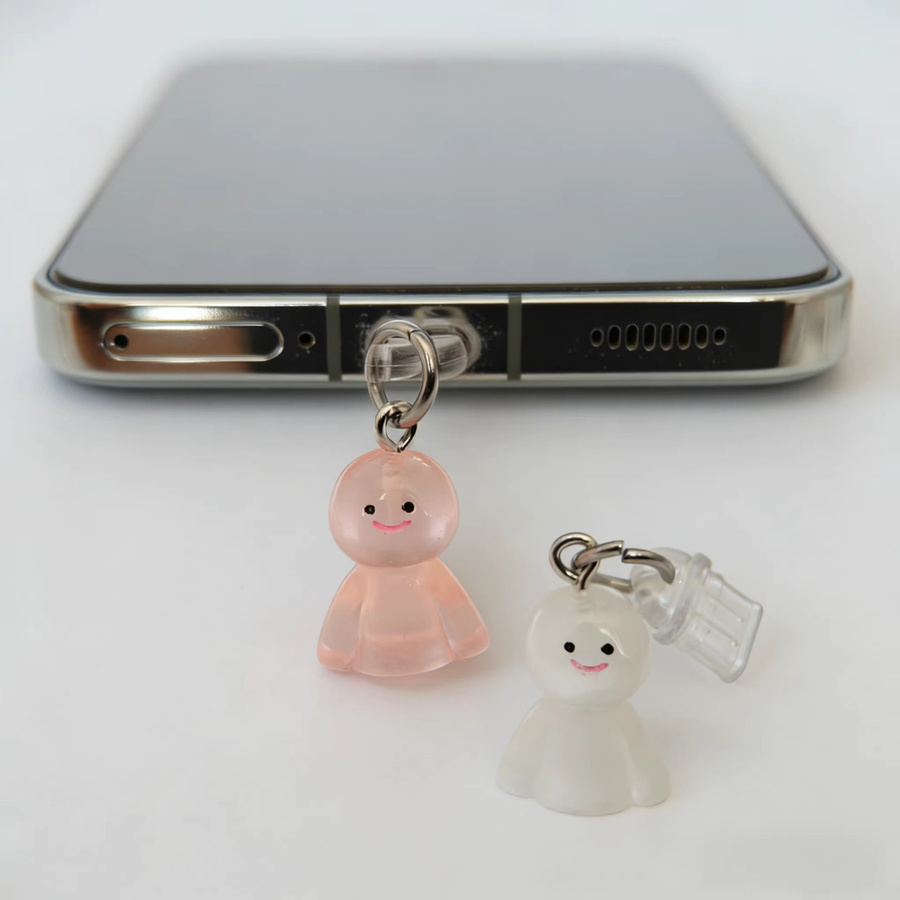 Sunny Day Doll Handy-Staubschutz Bring Your Own Good Luck in Weiß für iPhone und USB-C - Bild 2