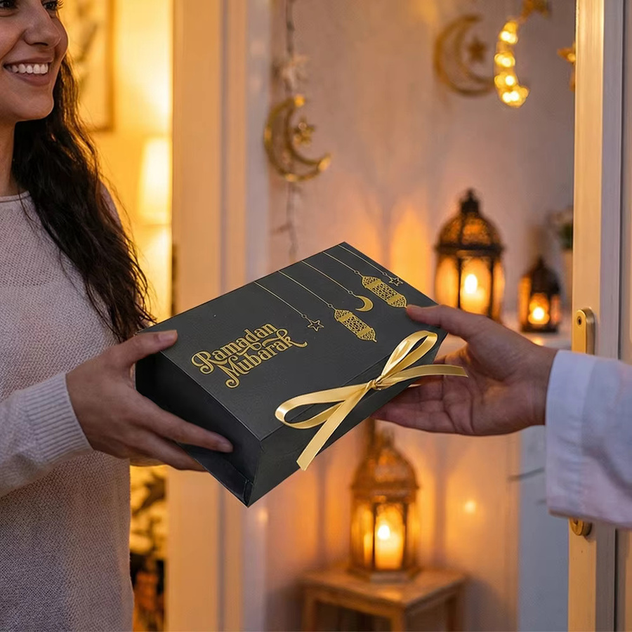 10er-Pack Mini-Geschenkboxen aus Papier in quadratischer Form mit goldenen Sternen in Schwarz-Weiß und Bändern für Pralinen und Eid Mubarak Leckereien - Bild 4