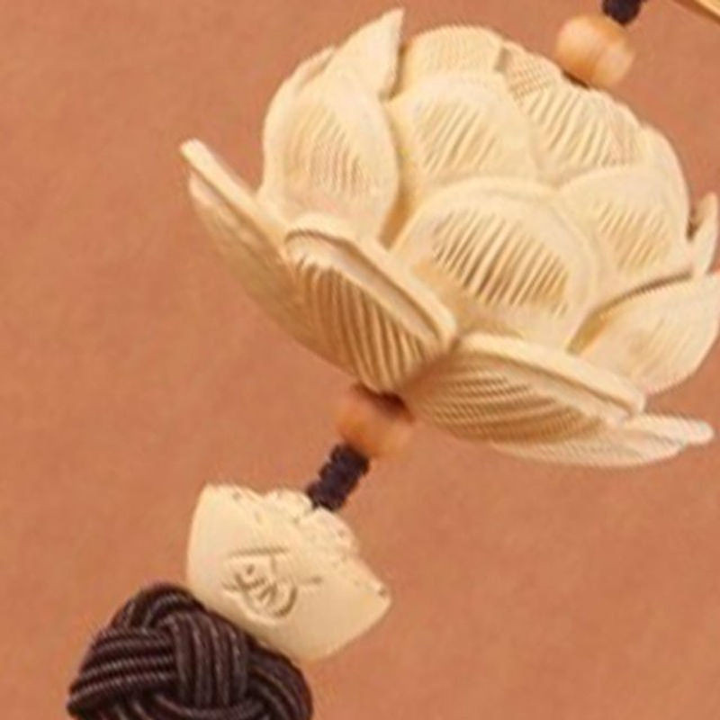 Neoglint Lotus Auto-Anhänger aus Holz in Braun und Beige, handgeschnetzter orientalischer Rückspiegel-Schmuck mit floralem Design - Bild 1