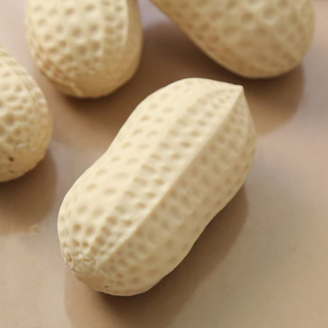 Hasbro Erdnussförmiger Squishy-Ball, nicht zurückfedernd - Bild 1