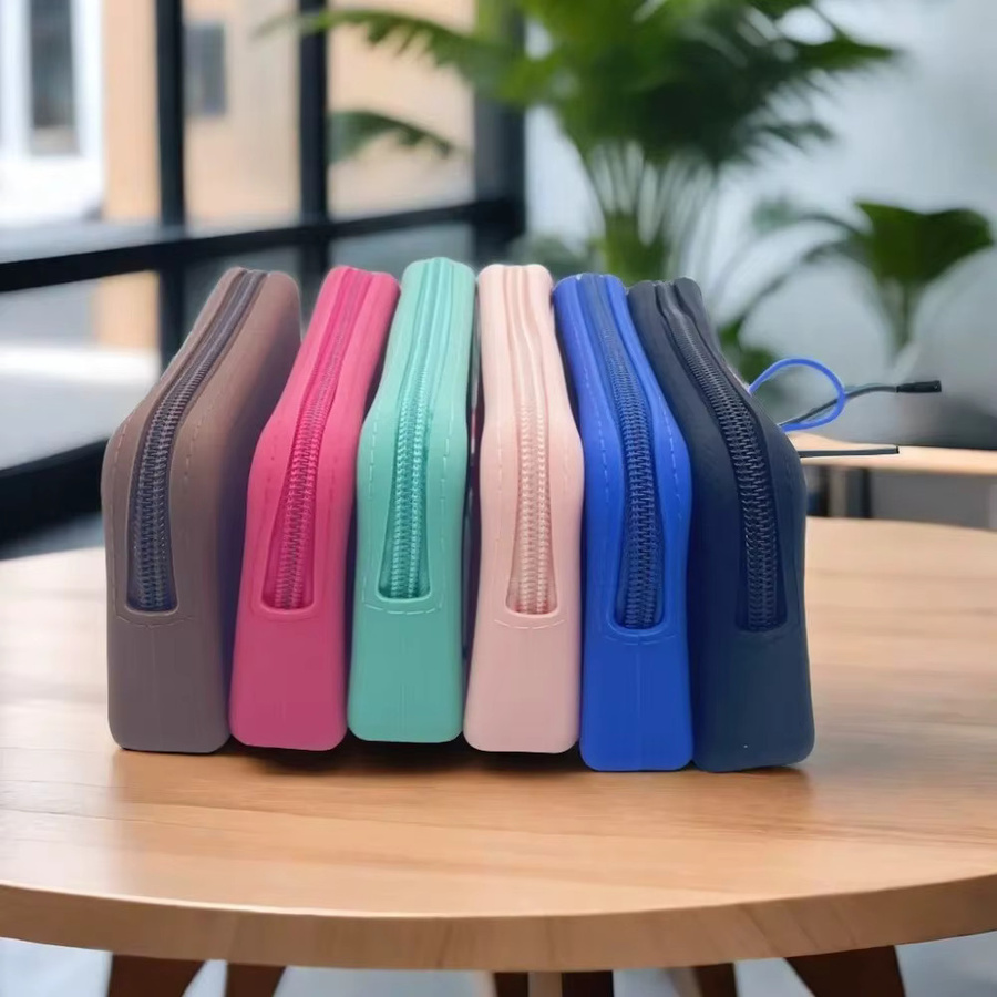 Wasserdichte Silikon-Geldbörse und Kosmetiktasche in Blau für Damen und Mädchen - Bild 2