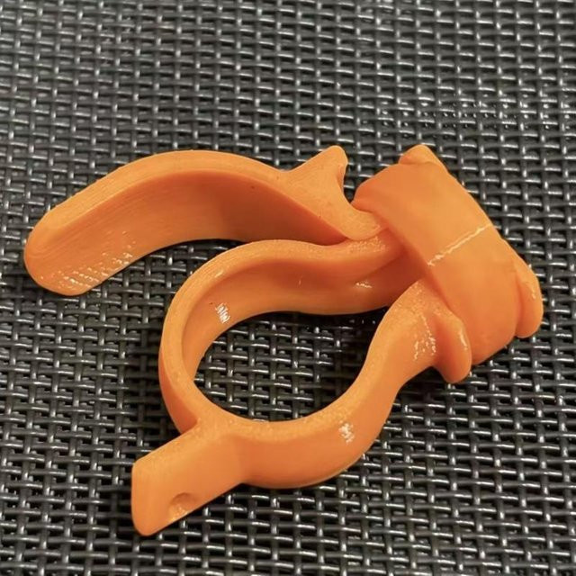 Multifunktionale Sonnenblumenkern-Schälzange von Quiett in Orange aus Kunststoff - Bild 1