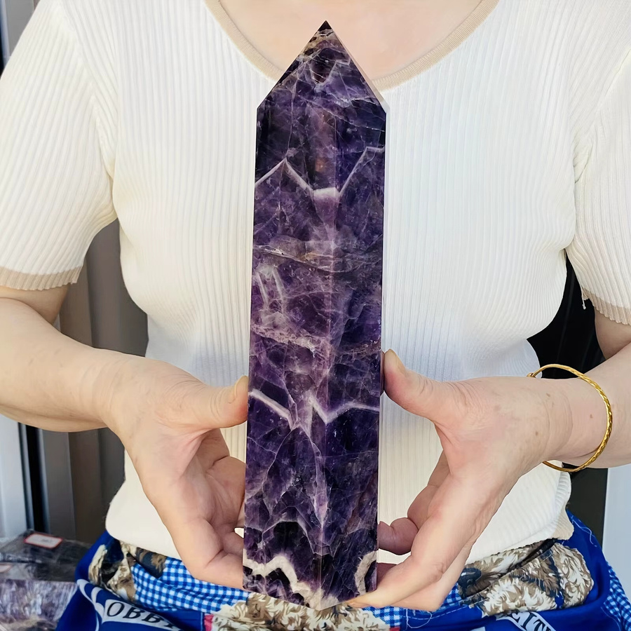 Natürlicher Amethyst-Spitzenturm in Lila als dekorativer Naturkristall für dein Zuhause - Bild 2