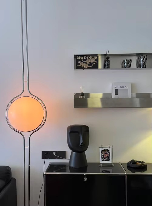 TAONUANSHU Moderne Minimalistische Stehlampe mit weißer Acryl-Kugel und Chrom-Metallgestell - Bild 4