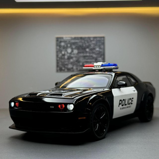 Platinum Challenger Redeye Hellcat Polizei, Sportwagen, 1:22, Metall, mit Licht und Sound - Bild 1
