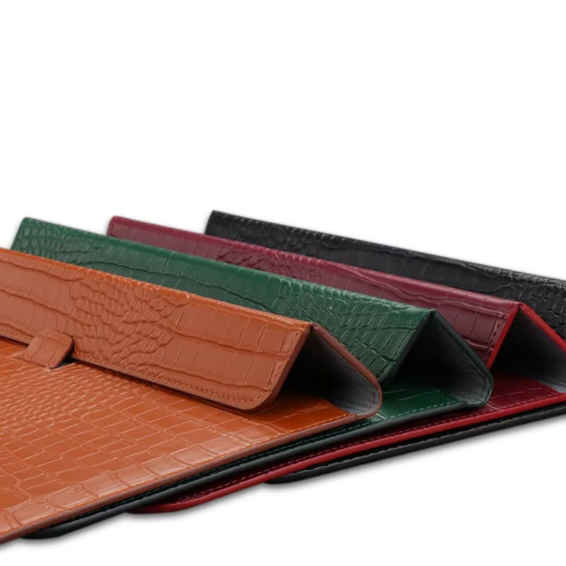 Schlanke Laptop-Hülle aus PU-Leder mit Krokodilleder-Textur und Magnetverschluss für Apple MacBook Air und Pro in Braun und Multicolour - Bild 2