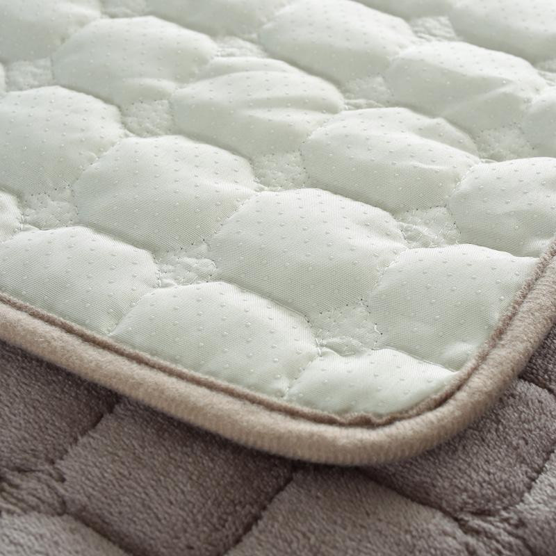 HOMEMOTION Sofakissen aus Plüsch und Flanell in Himbeere, rutschfestes Sofatuch für deine Dekoration, B/B: 70 x 150 cm - Bild 1