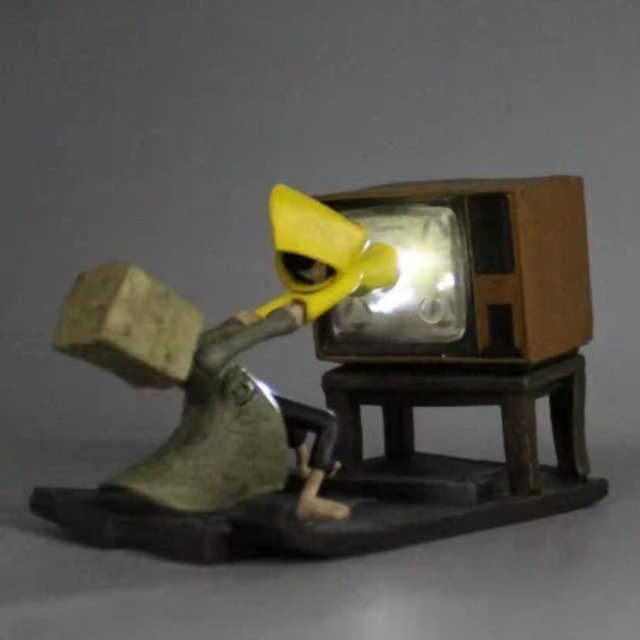 Little Nightmares II Mono Actionfigur von Bandai als buntes Anime-Modell und Sammlerstück - Bild 1