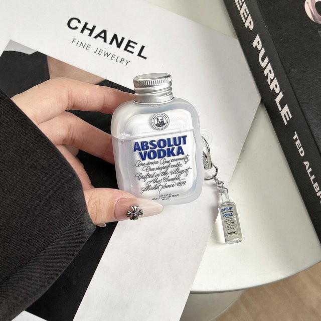 Kreative Silikon Kopfhörerhülle im 3D Wodka Design mit Anhänger für Apple AirPods Pro und AirPods 4, transparent - Bild 1
