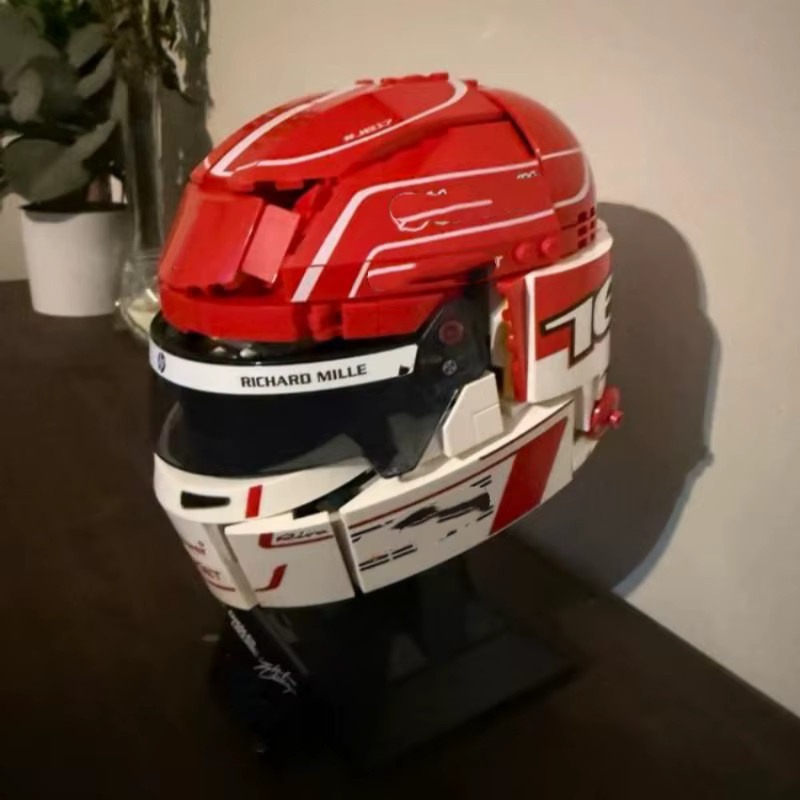 Potdemiel Scuderia HP Charles Leclerc Helm, Bausteine, 886 Teile - Bild 5