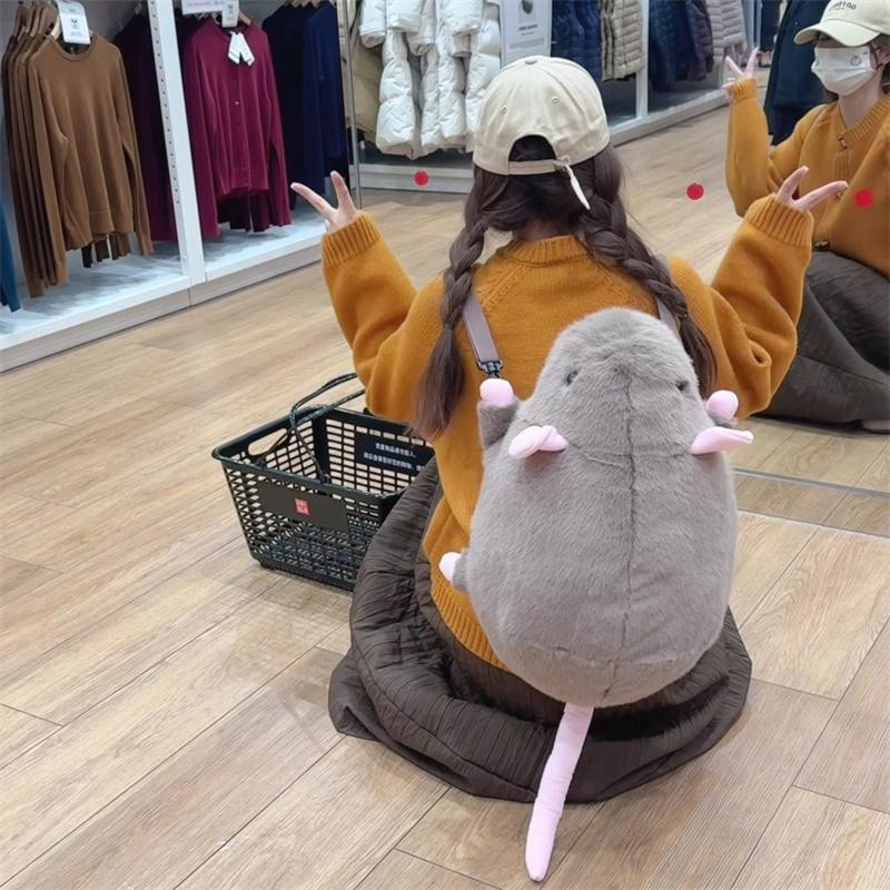 PUNIDAMAN Ratten-Rucksack Plüschtier, Grau Braun, 50cm, ab 14 Jahre - Bild 5