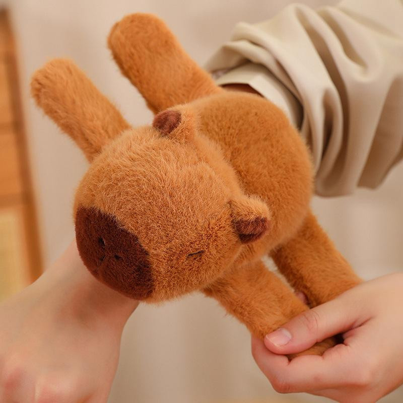 OONBIFFY Capybara Delfin Armband Plüschtier rosa 18cm - Bild 1