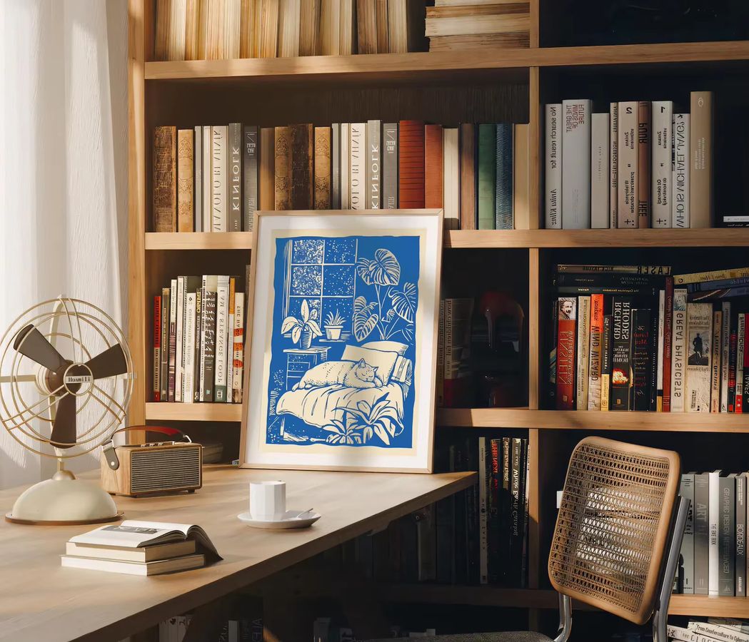 Boho Wandkunstdruck Schläfrige Katze im Retro-Linocut-Stil von SHENCHEN als Vintage-Illustration für dein Schlafzimmer - Bild 2