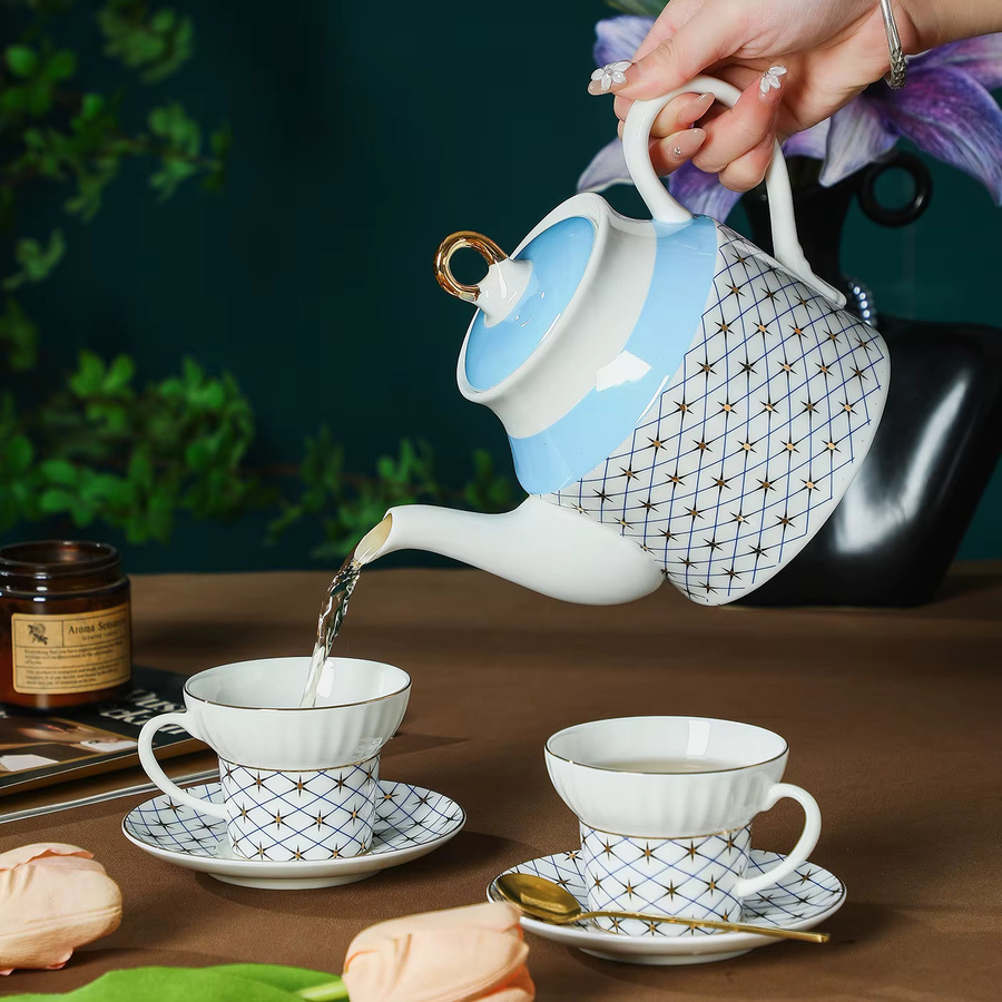1-teiliges Tee-Set aus weißem Keramik-Knochenporzellan mit Teekanne und Kaffeetassen im geometrischen Design - Bild 1