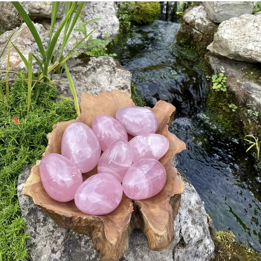 Handpolierter Rosenquarz-Edelstein in Pink von CrystalHola als abstrakte Schnitzerei für die Schmuckherstellung - Bild 2