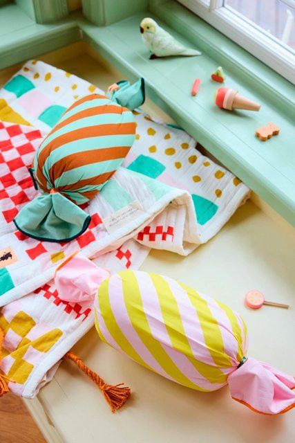 Kids Concept Bonbon-Kissen Pippi Langstrumpf in Rosa gestreift - Bild 1