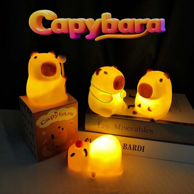 Bandai Cartoon Capybara Nachtlicht – Niedliches leuchtendes Kinderlicht als weicher Nachttischbegleiter - Bild 1