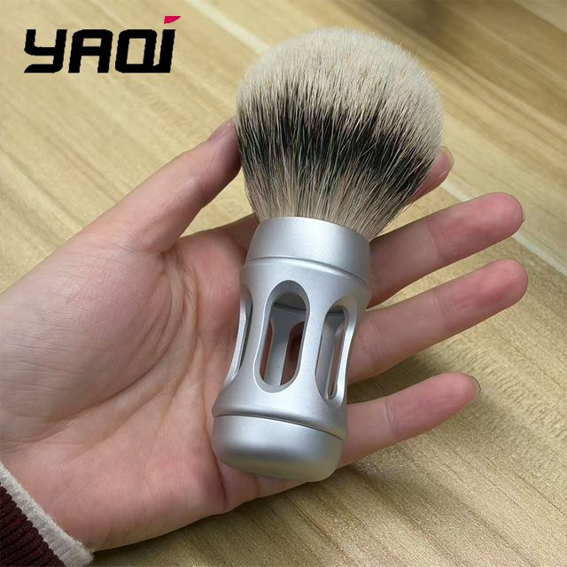 Yaqi Bandstand Herren-Rasierpinsel, 24mm, Silvertip Badger Hair, Mattchrom - Bild 1