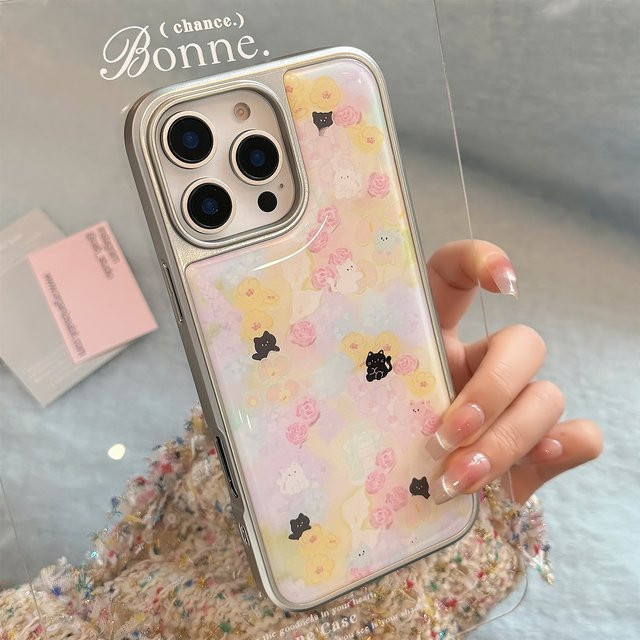 MUQGEW Stoßfeste iPhone Handyhülle mit süßem Cartoon Kätzchen und Blumen Design in Silber, Multicolour, passend für iPhone 16 15 14 13 12 Pro Max - Bild 1