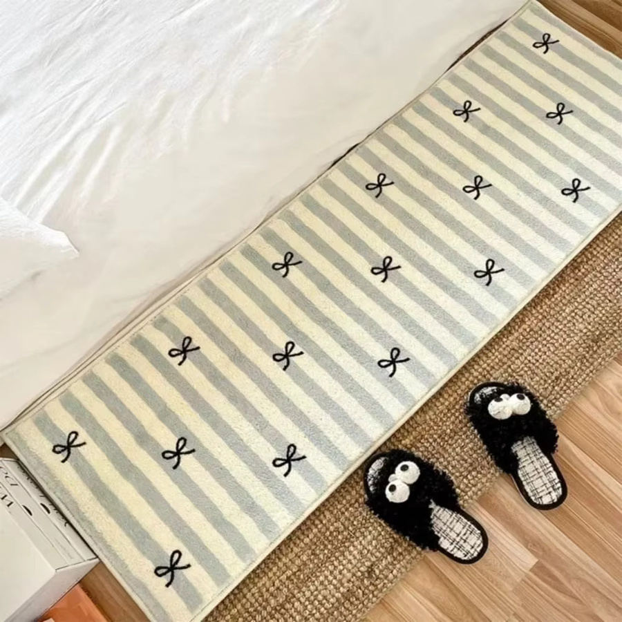 VIKAMA Schlafzimmerteppich aus weichem Plüsch im modernen Streifen-Design für Kinderzimmer und Nachttische - Bild 1