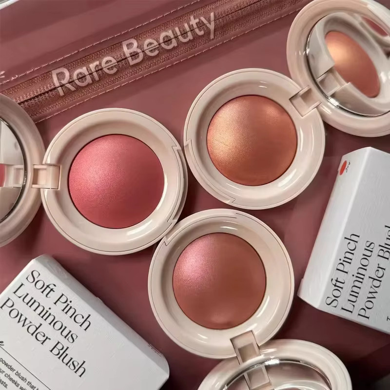 Rare Beauty Highlighter Rouge, wasserfest, Schimmer - Bild 3